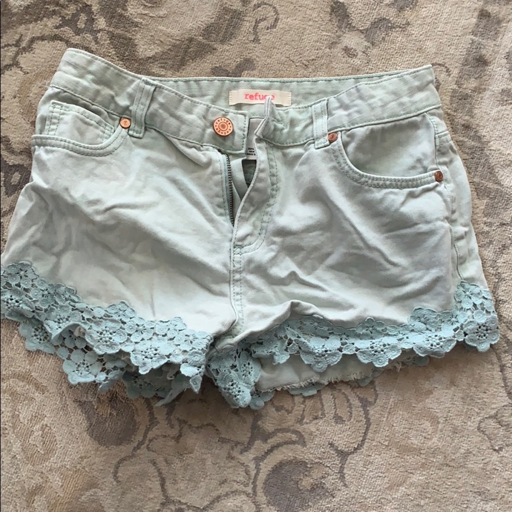 Refuge size 4 light sea foam shorts low rise